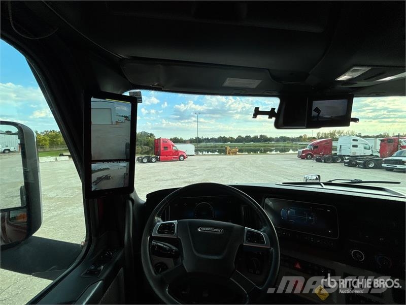 Freightliner Cascadia 126 6x4 T/A Sleeper Truck Tractor وحدات الجر