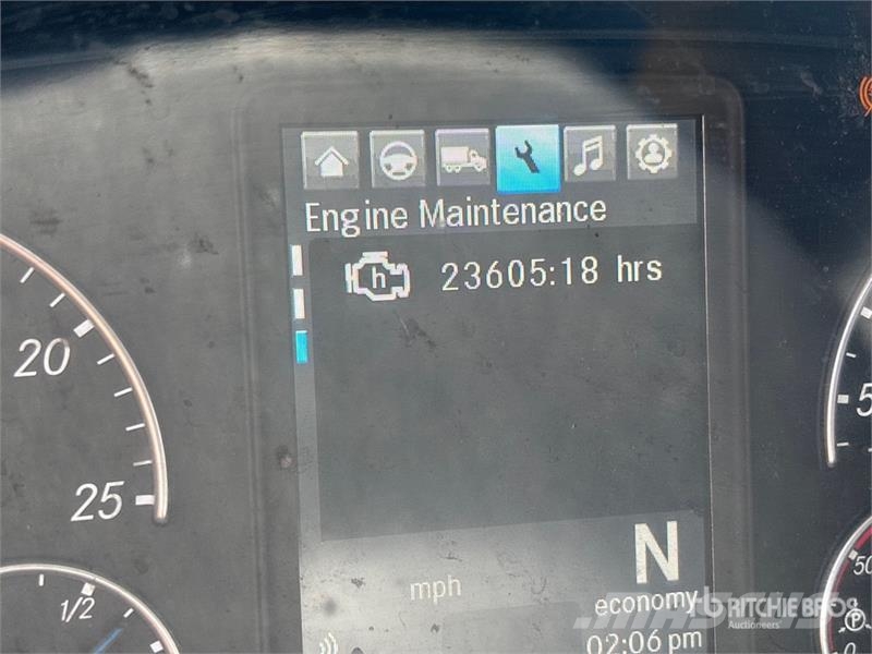 Freightliner Cascadia 126 6x4 T/A Sleeper Truck Tractor Tractor Units