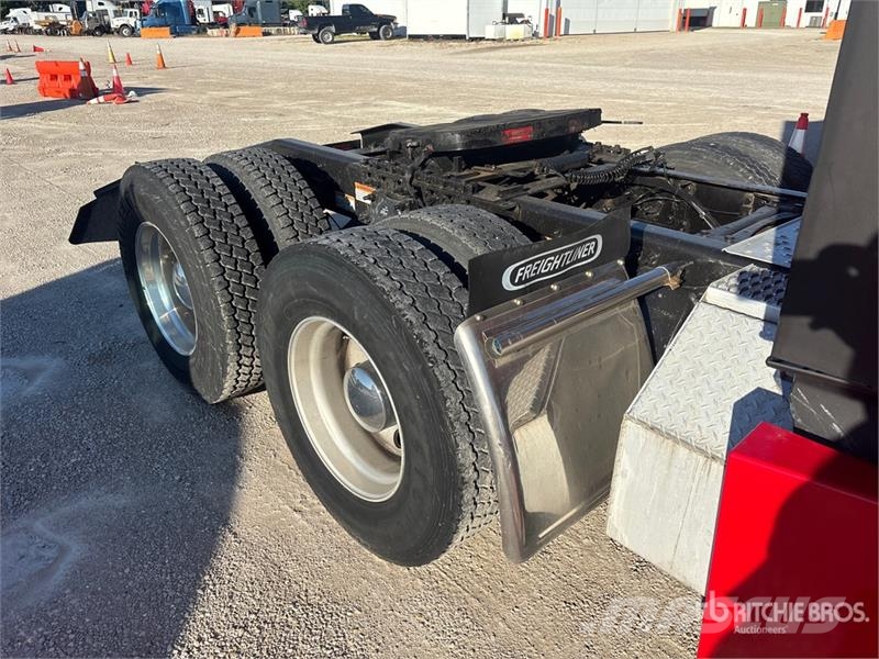 Freightliner Cascadia 126 6x4 T/A Sleeper Truck Tractor Motrici e Trattori Stradali