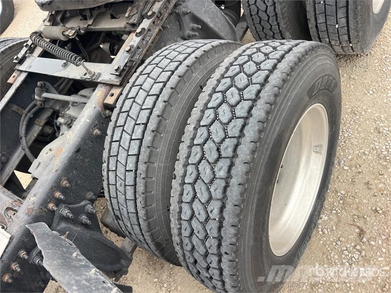 Freightliner Cascadia 125 6x4 T/A Sleeper Truck Tractor Тягачі