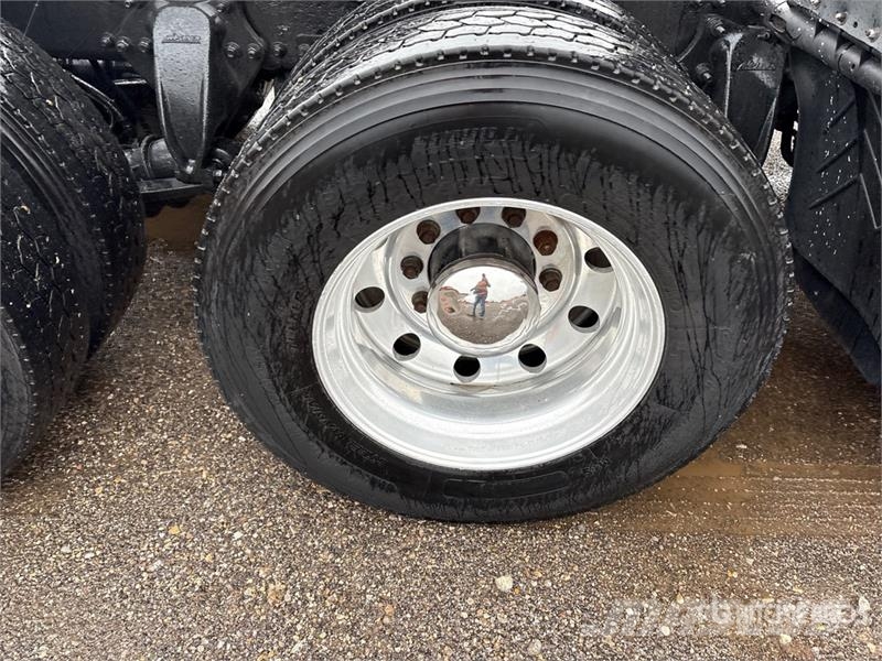 Freightliner Cascadia 125 6x4 T/A Sleeper Truck Tractor Tractor Units