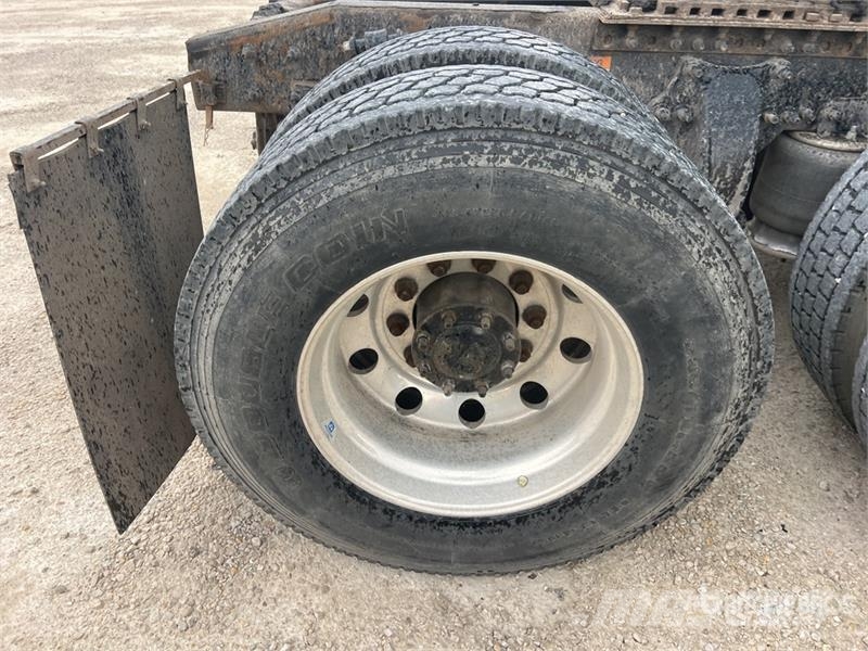 Freightliner Cascadia 125 6x4 T/A Sleeper Truck Tractor Tractor Units