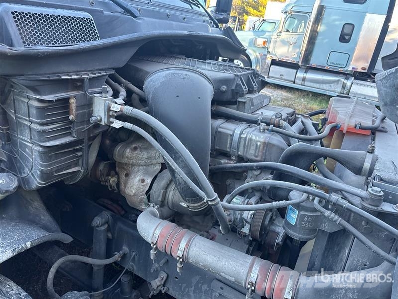 Freightliner Cascadia 125 6x4 T/A Sleeper Truck Tractor Trekkers
