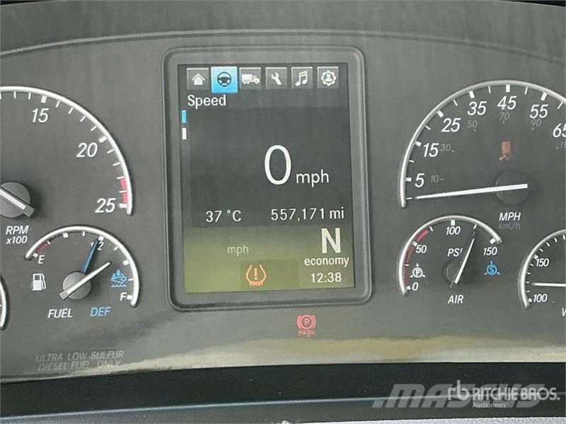 Freightliner Cascadia 126 6x4 T/A Sleeper Truck Tractor Sattelzugmaschinen