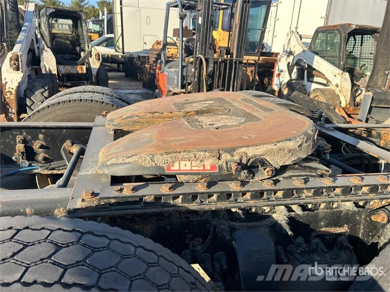 Freightliner Cascadia 125 6x4 T/A Sleeper Truck Tractor Autotractoare