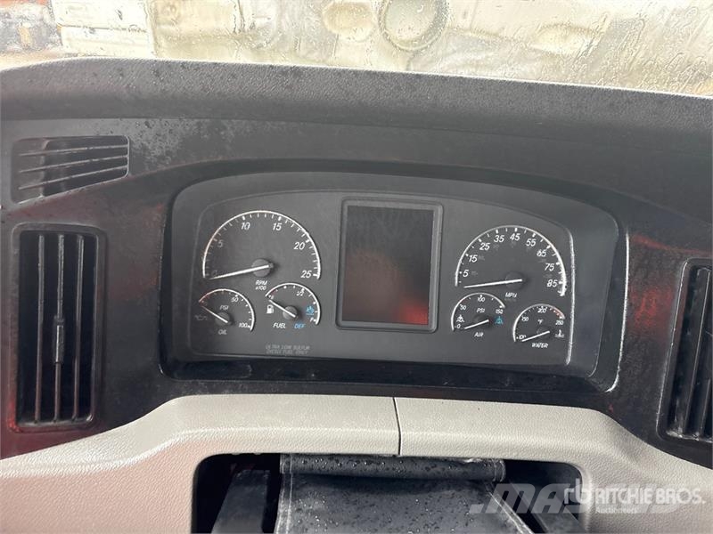 Freightliner Cascadia 126 6x4 T/A Sleeper Truck Tractor Tractor Units
