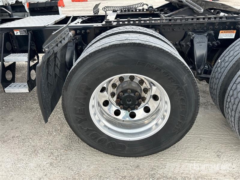 Freightliner Cascadia 126 6x4 Rebuilt Title** T/A Sleeper Truck Trekkers