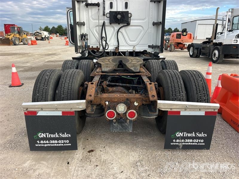 Freightliner Cascadia 126 6x4 T/A Sleeper Truck Tractor Tractores (camiões)