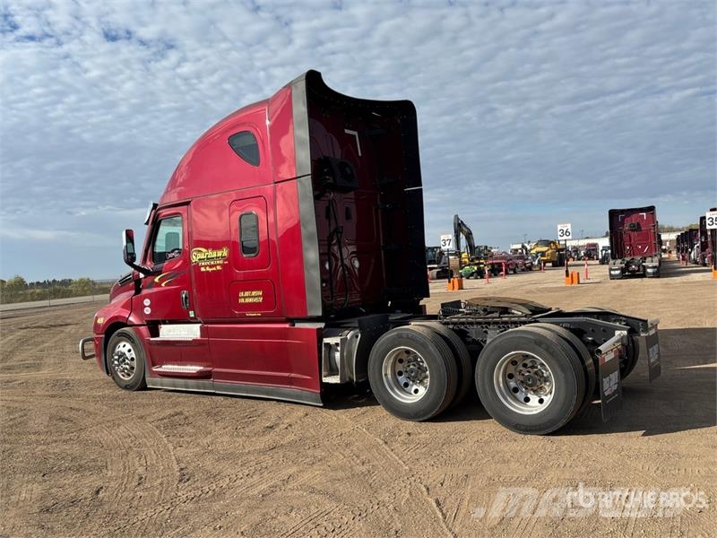 Freightliner Cascadia 126 6x4 T/A Sleeper Truck Tractor Vilcēji