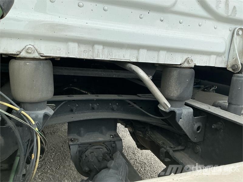 Freightliner Cascadia 126 6x4 T/A Sleeper Truck Tractor Sattelzugmaschinen