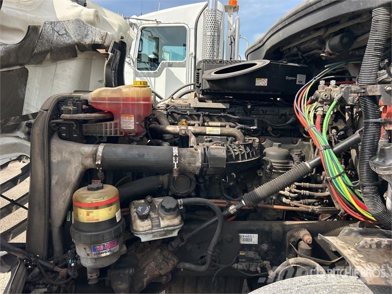 Freightliner Cascadia 126 T/A Sleeper Truck Tractor Prime Movers