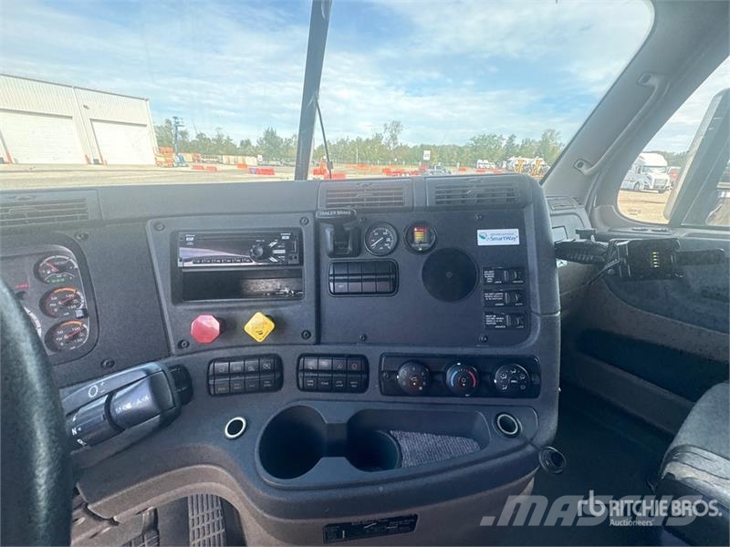 Freightliner Cascadia 125 6x4 T/A Sleeper Truck Tractor Влекачи