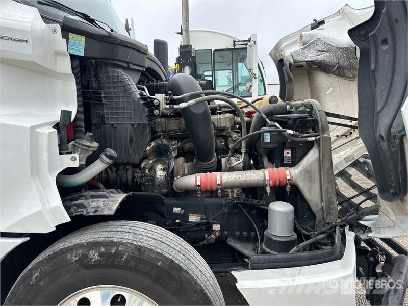 Freightliner Cascadia 126 6x4 T/A Sleeper Truck Tractor Vilcēji