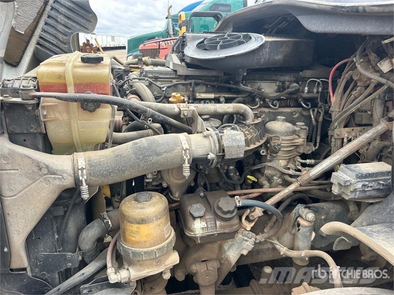 Freightliner Cascadia 125 6x4 T/A Sleeper Truck Tractor (Inoper Trekkers