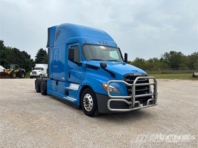 Freightliner Cascadia 126 6x4 T/A Sleeper Truck Tractor Dragbilar