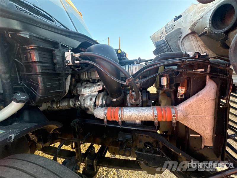 Freightliner Cascadia 125 8x4 Tri/A Sleeper Truck Tractor (Inop Vilcēji