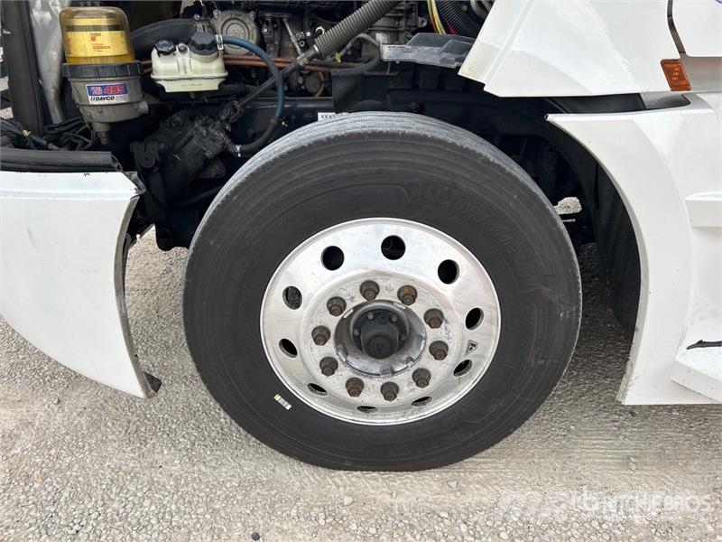 Freightliner Cascadia 126 6x4 Rebuilt Title** T/A Sleeper Truck Trekkers