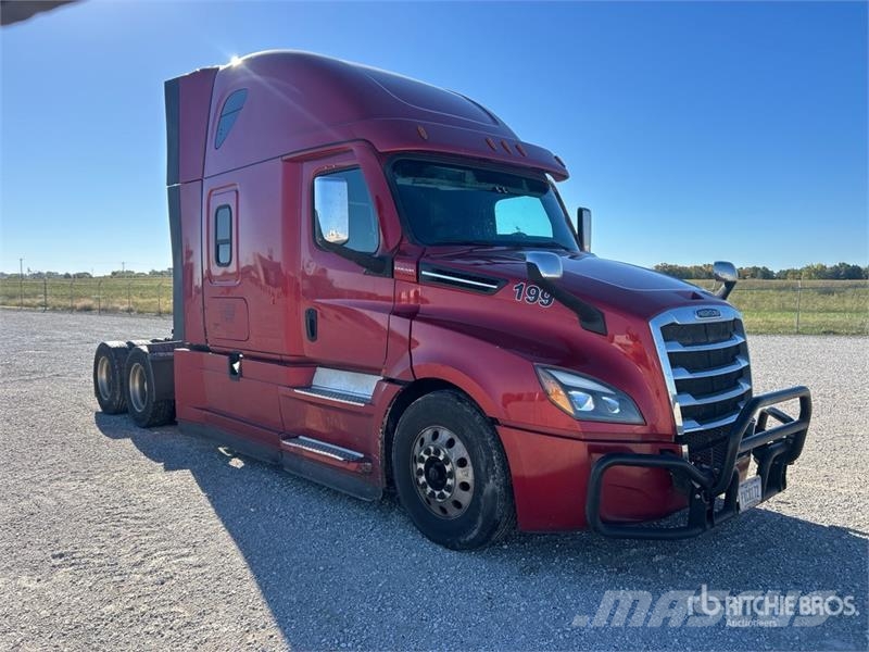 Freightliner Cascadia 126 6x4 T/A Sleeper Truck Tractor Tegljači