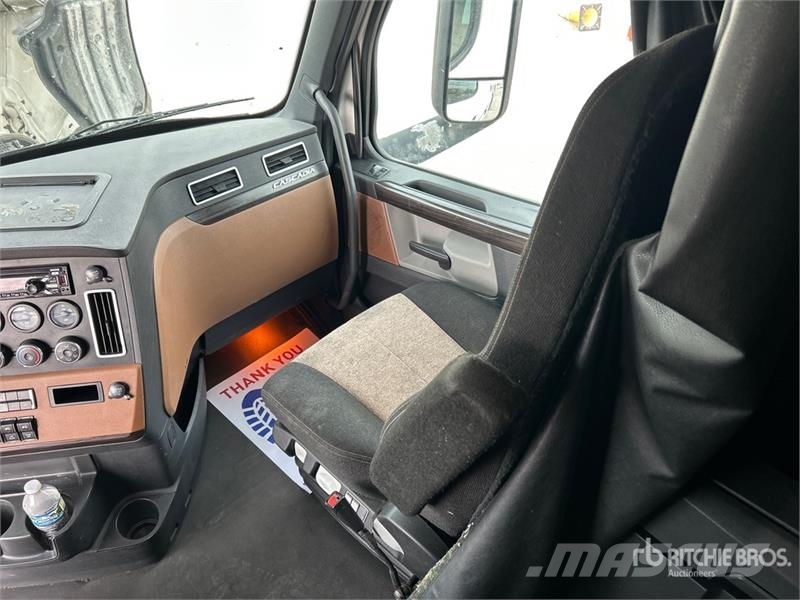 Freightliner Cascadia 126 6x4 Rebuilt Title** T/A Sleeper Truck Trekkers