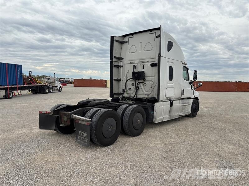 Freightliner Cascadia 126 6x4 T/A Sleeper Truck Tractor Nyergesvontatók