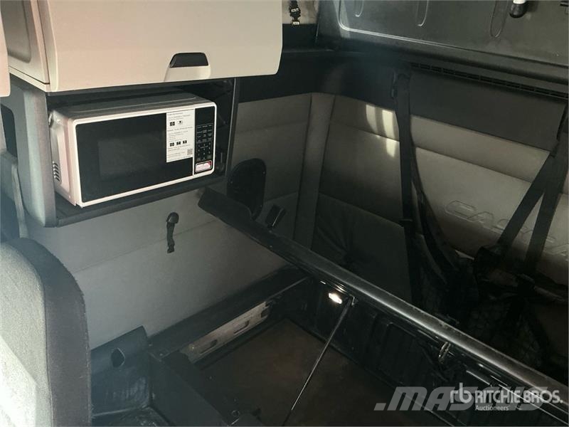Freightliner Cascadia 126 6x4 T/A Sleeper Truck Tractor Dragbilar