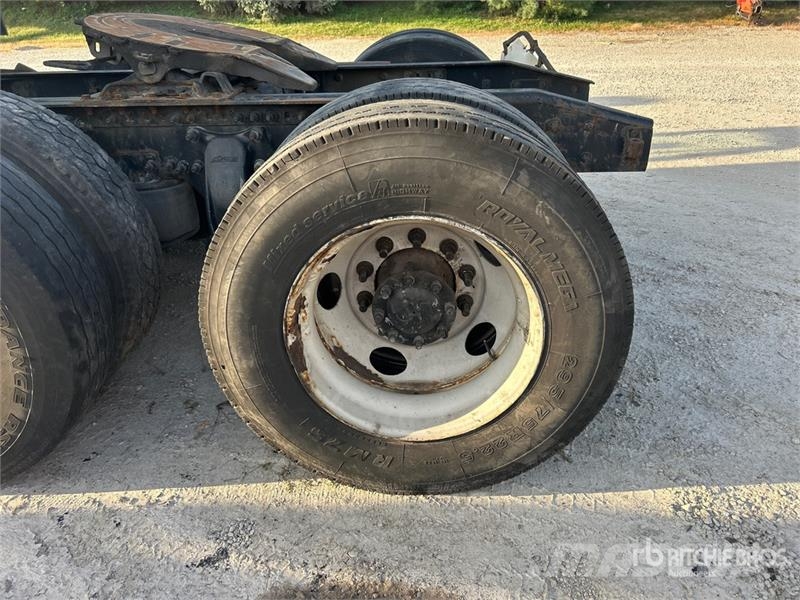 Freightliner Cascadia 125 6x4 T/A Sleeper Truck Tractor Vilcēji