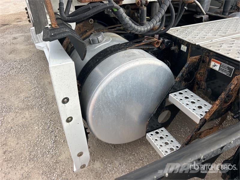 Freightliner Cascadia 126 6x4 T/A Sleeper Truck Tractor Tractores (camiões)