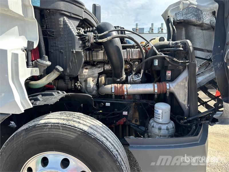 Freightliner Cascadia 126 6x4 T/A Sleeper Truck Tractor Motrici e Trattori Stradali
