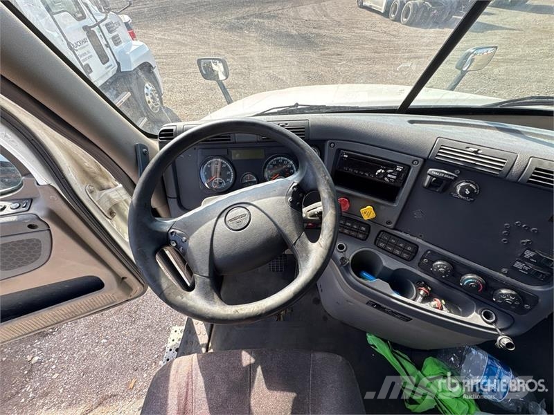 Freightliner Cascadia 125 6x4 T/A Sleeper Truck Tractor Tegljači