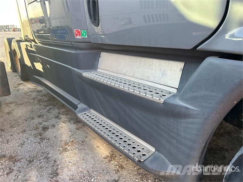 Freightliner Cascadia 125 6x4 T/A Sleeper Truck Tractor Autotractoare