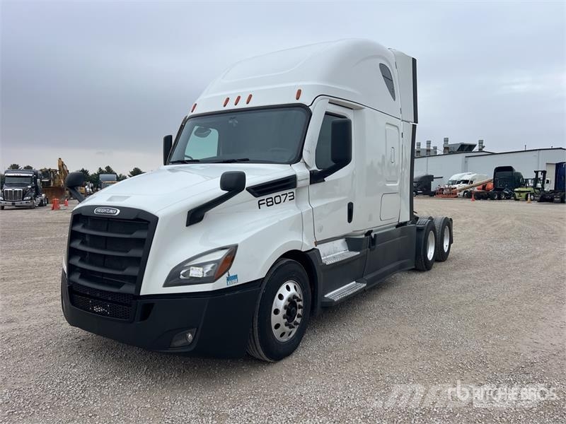 Freightliner Cascadia 126 6x4 T/A Sleeper Truck Tractor 曳引機組件
