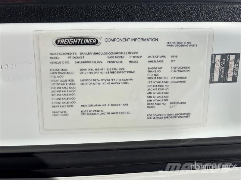 Freightliner Cascadia 126 6x4 T/A Sleeper Truck Tractor Traktorske jedinice