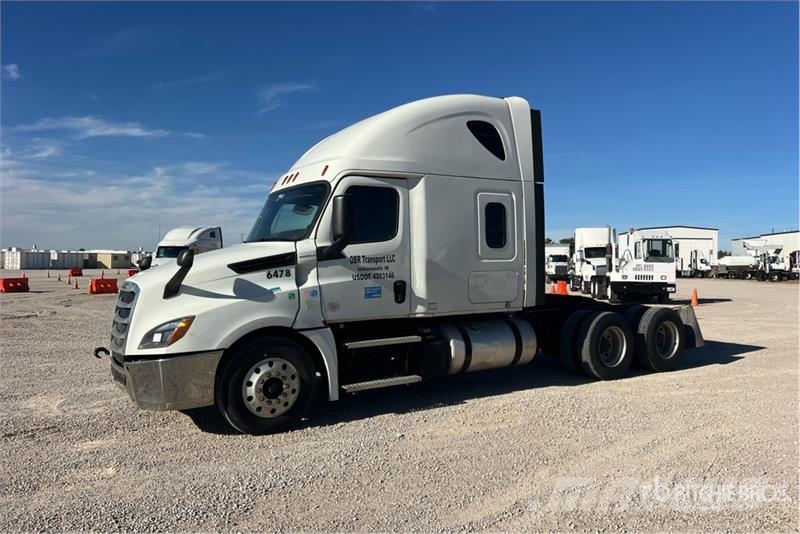 Freightliner Cascadia 126 6x4 T/A Sleeper Truck Tractor Traktorske jedinice