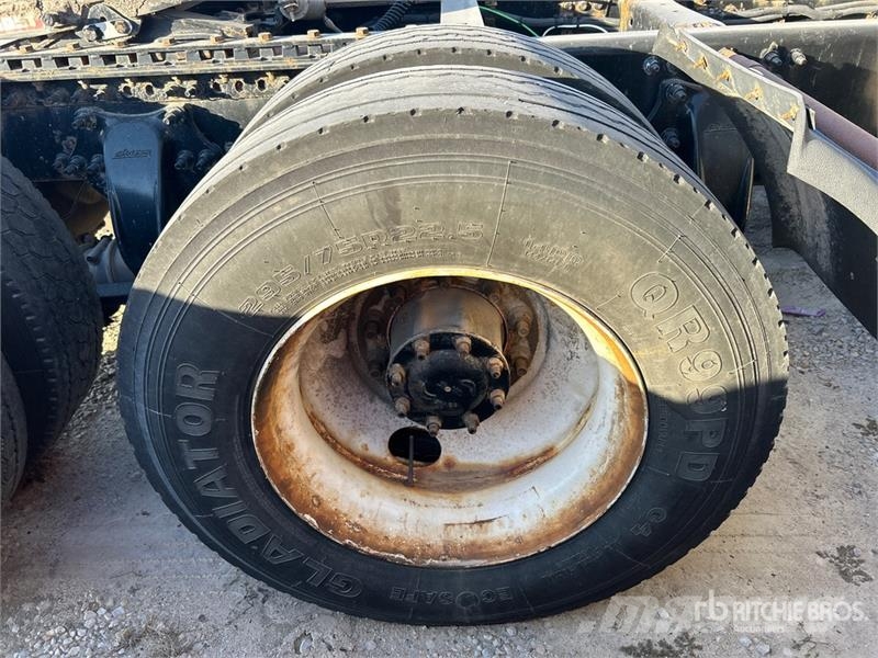 Freightliner Cascadia 125 6x4 T/A Sleeper Truck Tractor Autotractoare