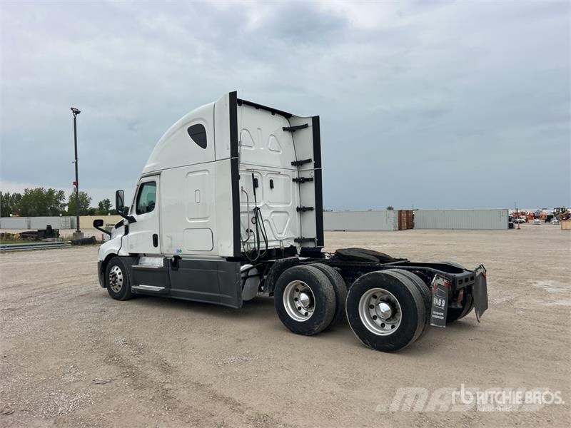 Freightliner Cascadia 126 6x4 T/A Sleeper Truck Tractor Тягачі