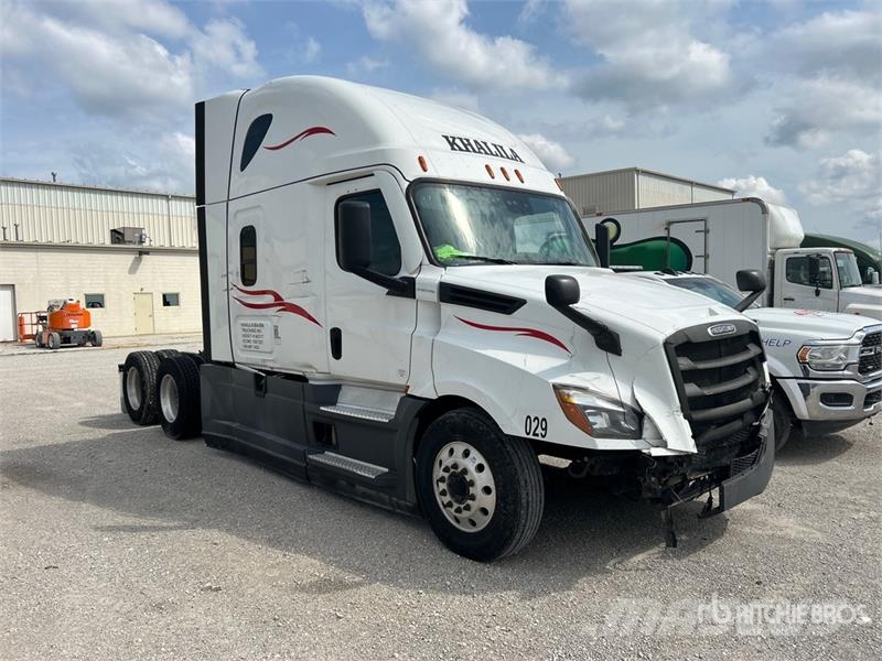 Freightliner Cascadia 126 6x4 T/A Sleeper Truck Tractor (Inoper Tegljači