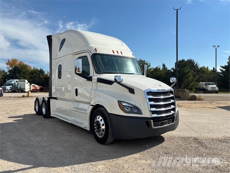 Freightliner Cascadia 126 6x4 T/A Sleeper Truck Tractor Nyergesvontatók