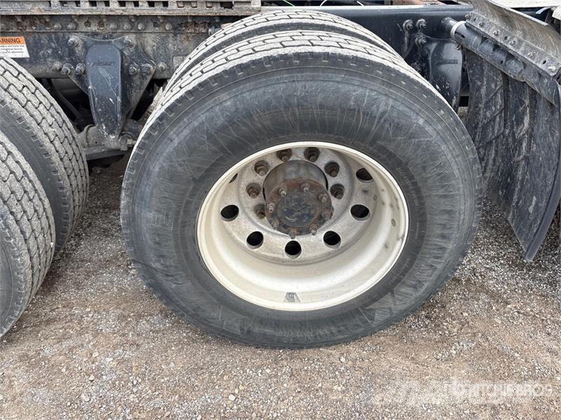 Freightliner Cascadia 125 6x4 T/A Sleeper Truck Tractor Tractor Units