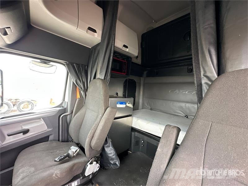 Freightliner Cascadia 126 6x4 T/A Sleeper Truck Tractor Nyergesvontatók