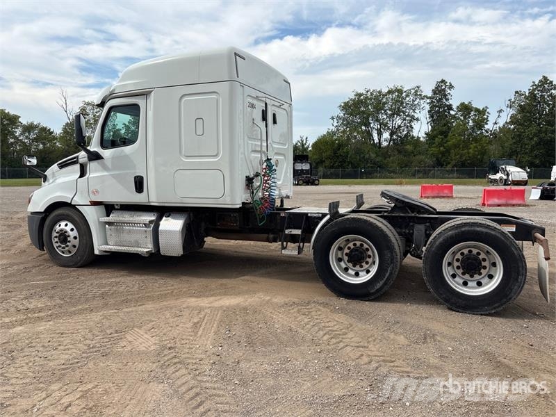 Freightliner Cascadia 126 6x4 T/A Sleeper Truck Tractor Çekiciler