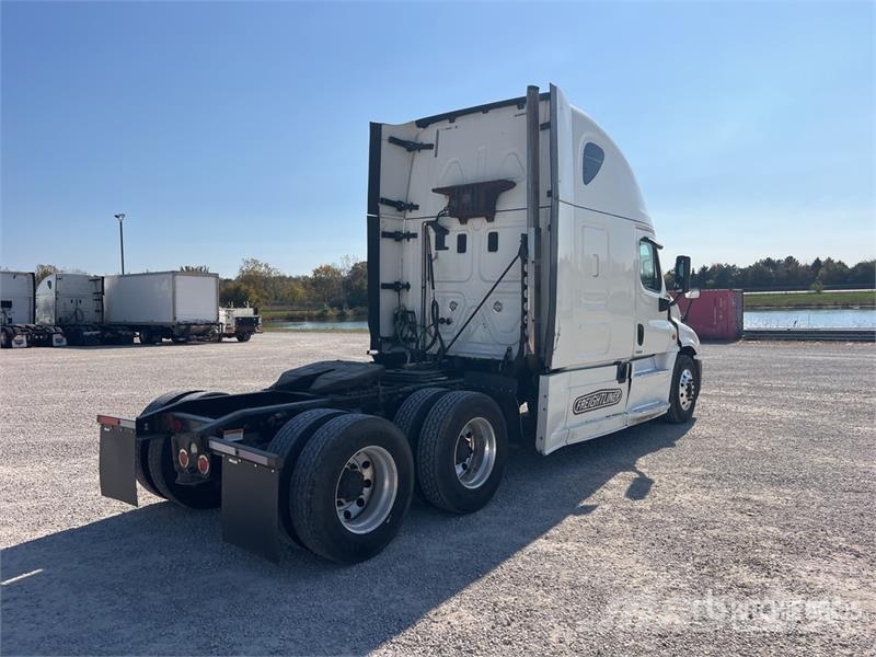 Freightliner Cascadia 125 6x4 T/A Sleeper Truck Tractor 曳引機組件