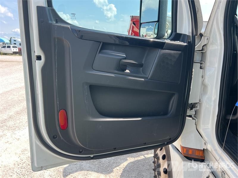 Freightliner Cascadia 126 6x4 T/A Sleeper Truck Tractor Tegljači