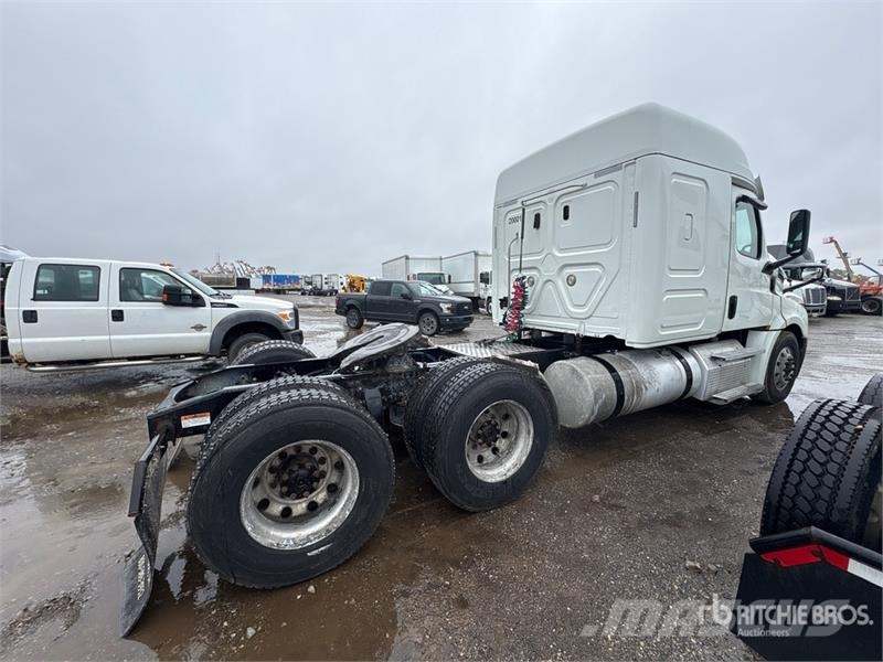 Freightliner Cascadia 126 6x4 T/A Sleeper Truck Tractor Tractor Units