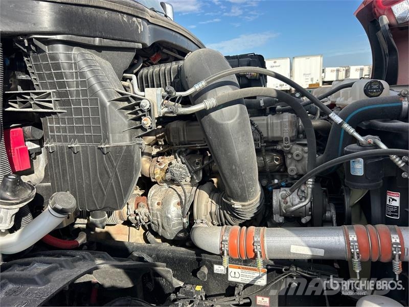 Freightliner Cascadia 126 6x4 T/A Sleeper Truck Tractor Vilcēji