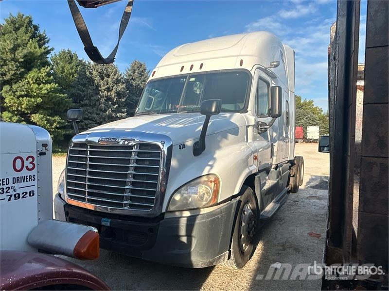 Freightliner Cascadia 125 6x4 T/A Sleeper Truck Tractor Vilcēji