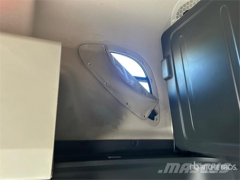 Freightliner Cascadia 126 6x4 T/A Sleeper Truck Tractor Tractor Units
