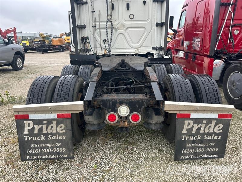 Freightliner Cascadia 126 6x4 T/A Sleeper Truck Tractor Tractor Units