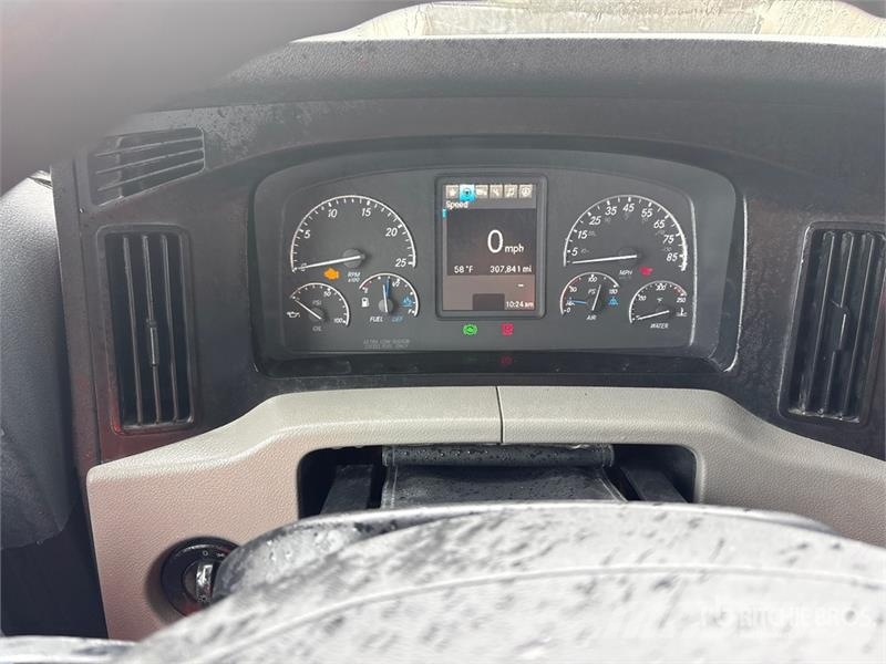 Freightliner Cascadia 126 6x4 T/A Sleeper Truck Tractor Tractor Units