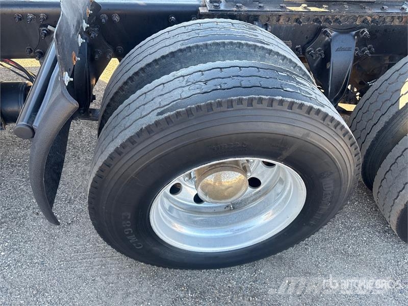 Freightliner Cascadia 125 6x4 T/A Sleeper Truck Tractor وحدات الجر
