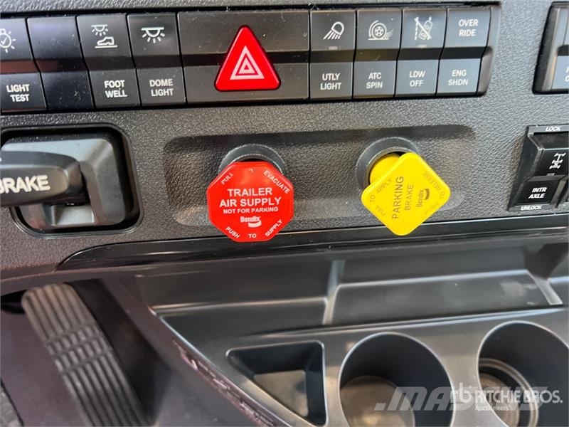 Freightliner Cascadia 126 Седельные тягачи